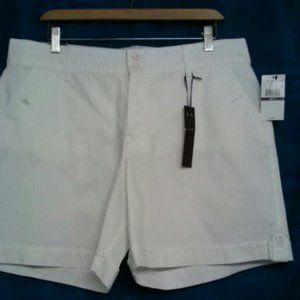 New White Gloria Vanderbilt Casual Short